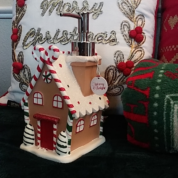 New! GingerBread Home Christmas Decor Hand Soap or lotion Dispenser - Picture 4 of 16